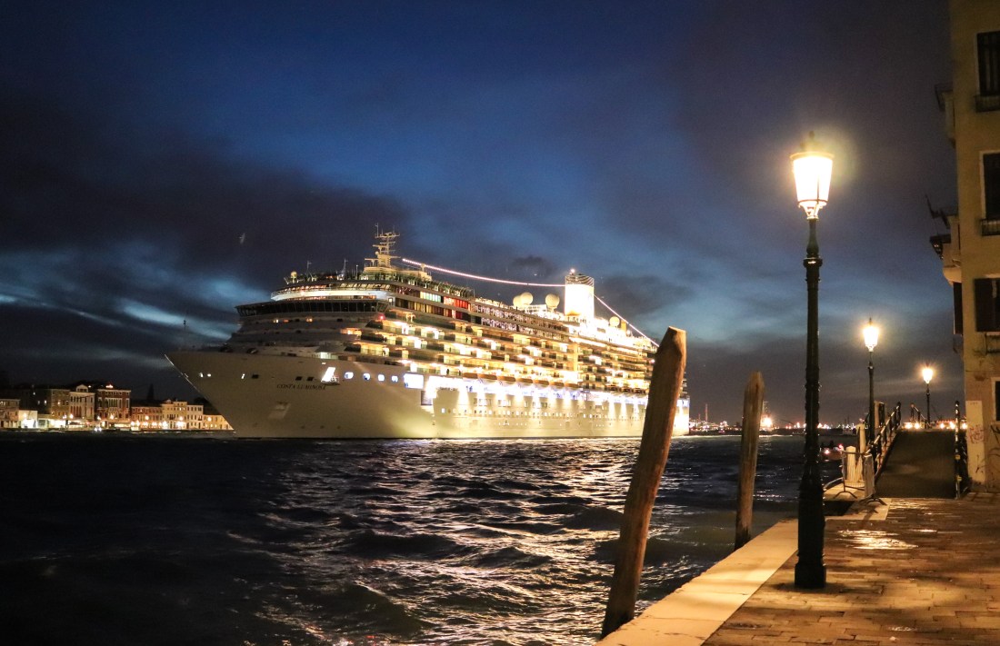 3BB5DE0C-CEEC-4F81-8B80-32FA184DEE06