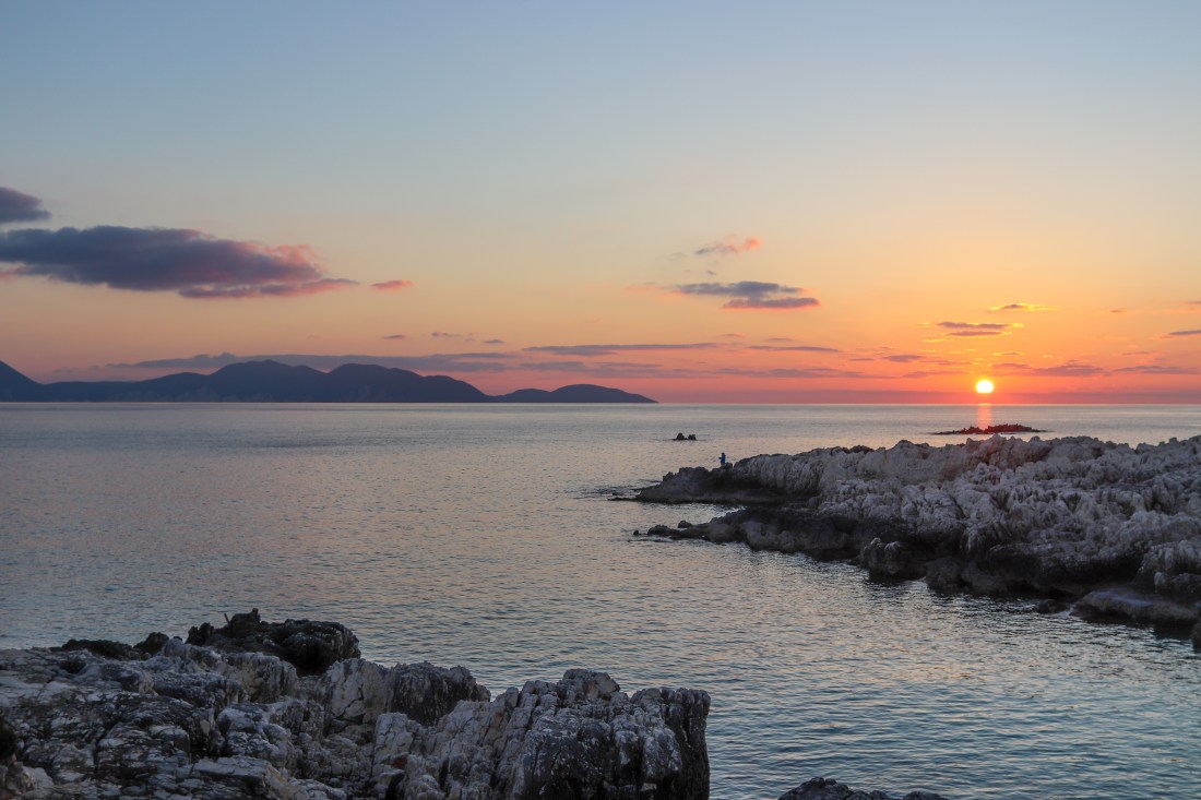 9C5BB841-ECFA-42F2-A17B-CC707ED58086